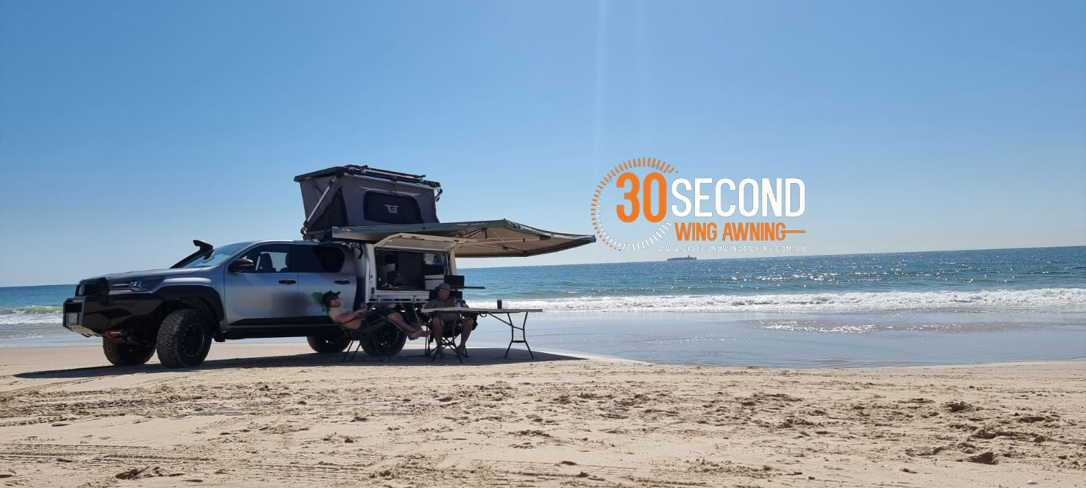 four wheel drive on a beach showing30 Second Awning brand